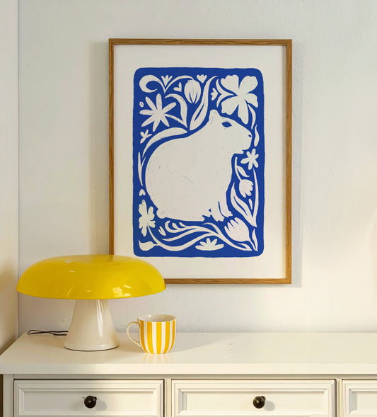 Póster Capibara Azul – Ilustración Tierna y Moderna